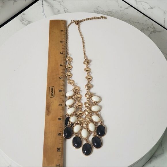 BIB STYLE Statement Necklace Goldtone Black White - Picture 8 of 9
